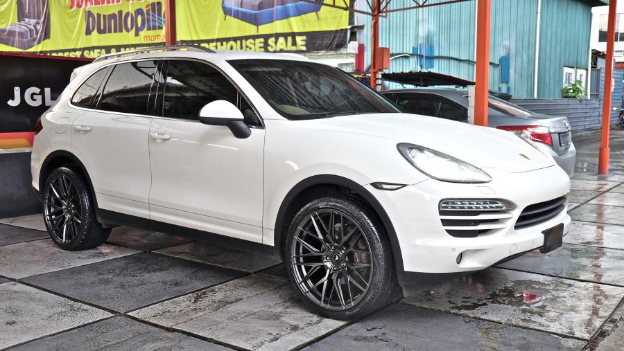 Porsche Cayenne by Autofuture Design on Vorsteiner Wheels (V-FF107) (958) '2018